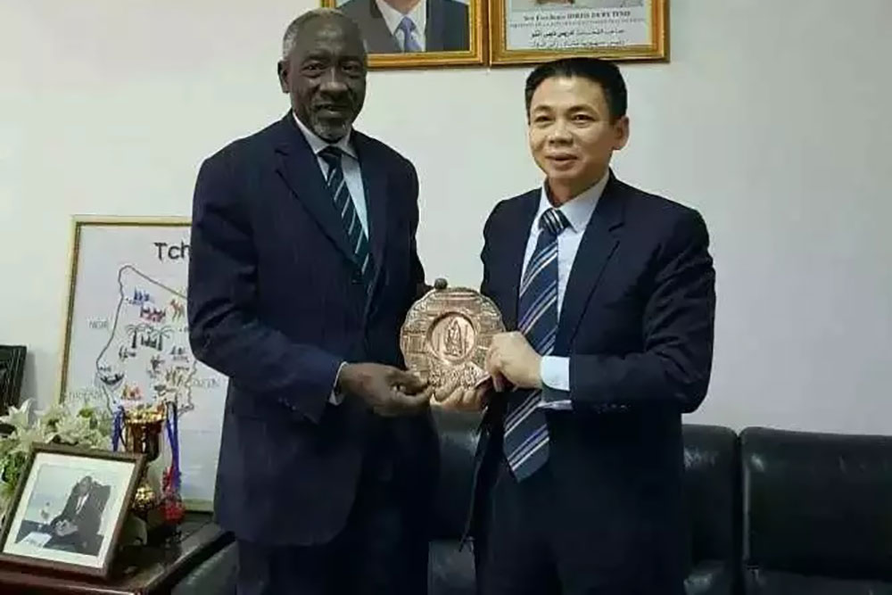 Ông Qin Changling, Chủ tịch Qingong International Group gặp gỡ Chad’s Ambassador tại Tru