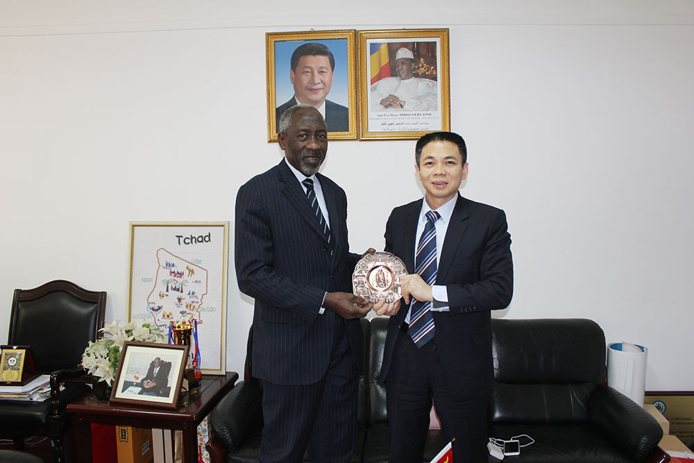 Chủ tịch Qin Changling đã gặp ông Ahmed, Đại sứ Chadian tại Trung Quốc.
